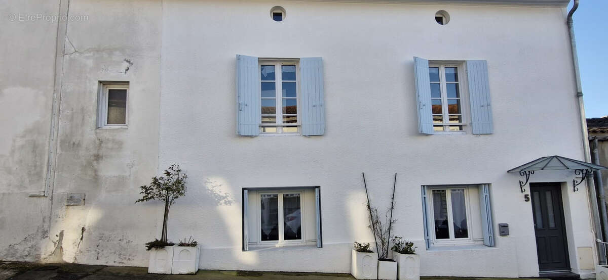 Maison à MORTAGNE-SUR-GIRONDE