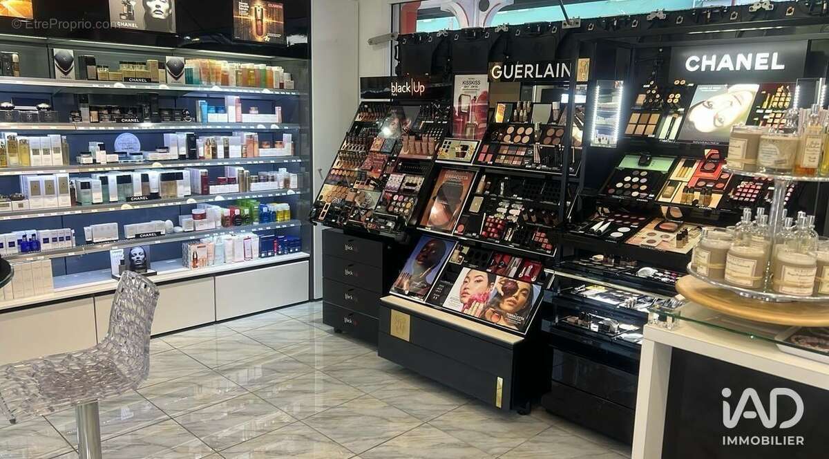 Photo 3 - Commerce à BAIE-MAHAULT