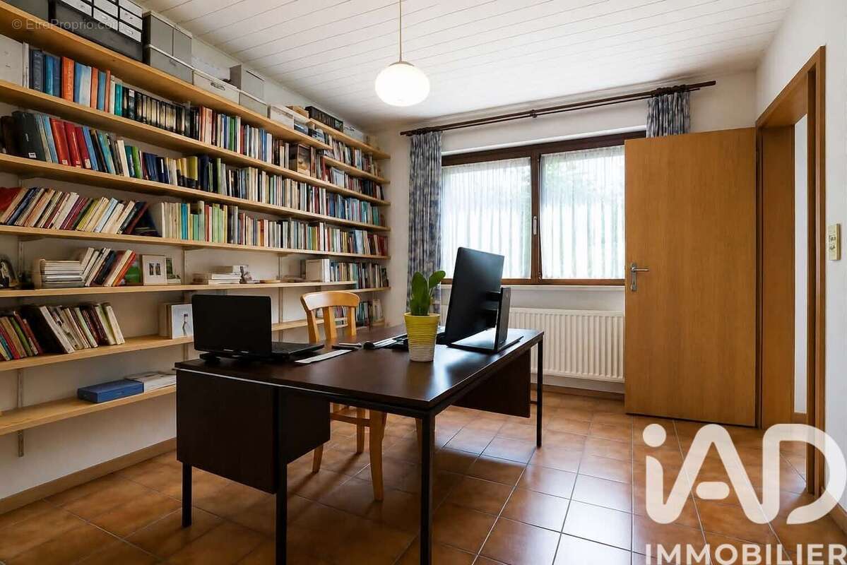 Photo 8