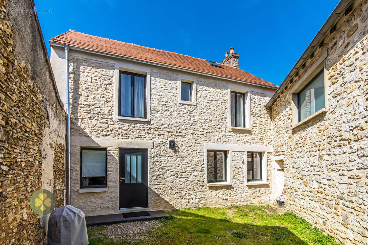 Maison à THOIRY