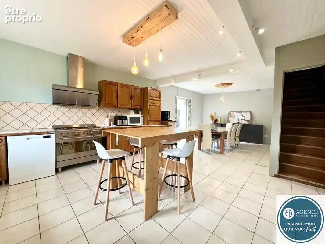 Maison d'habitation, 212 m² sur terrain de 5240 m² - photo 5