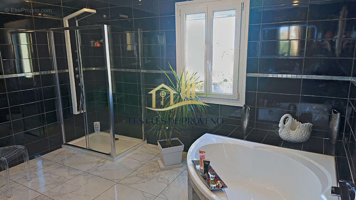 Grande villa familiale avec t2 indépendant - aucun travaux - rognac - photo 5