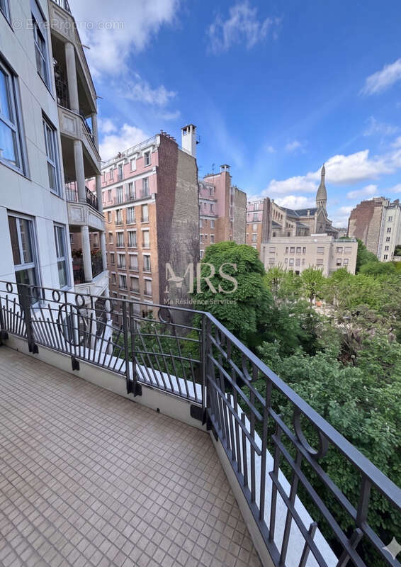 Appartement à PARIS-16E