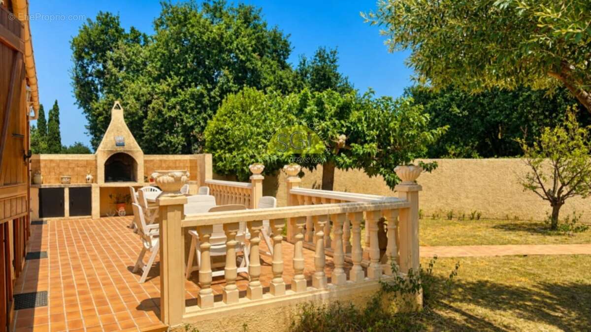 Villa 4 faces de Plain-Pied sur 621 m2 de terrain - photo 2