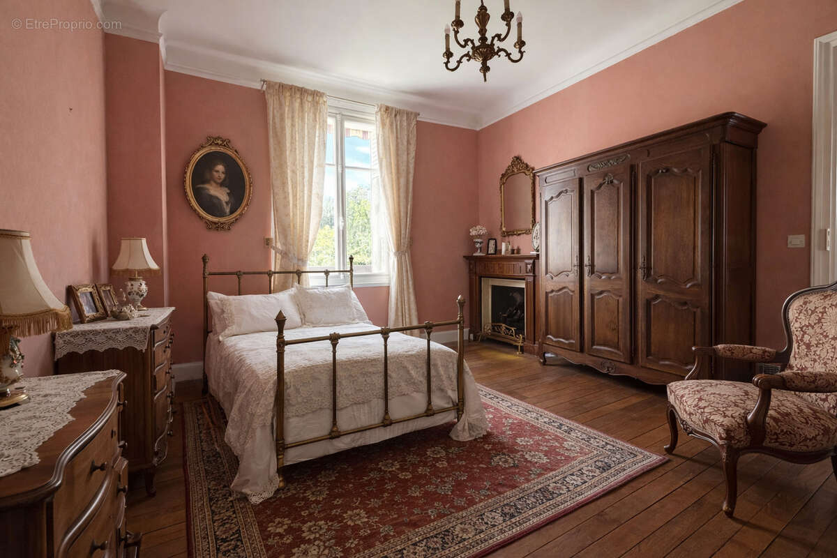 Chambre rdc - Maison à VARENNES-JARCY