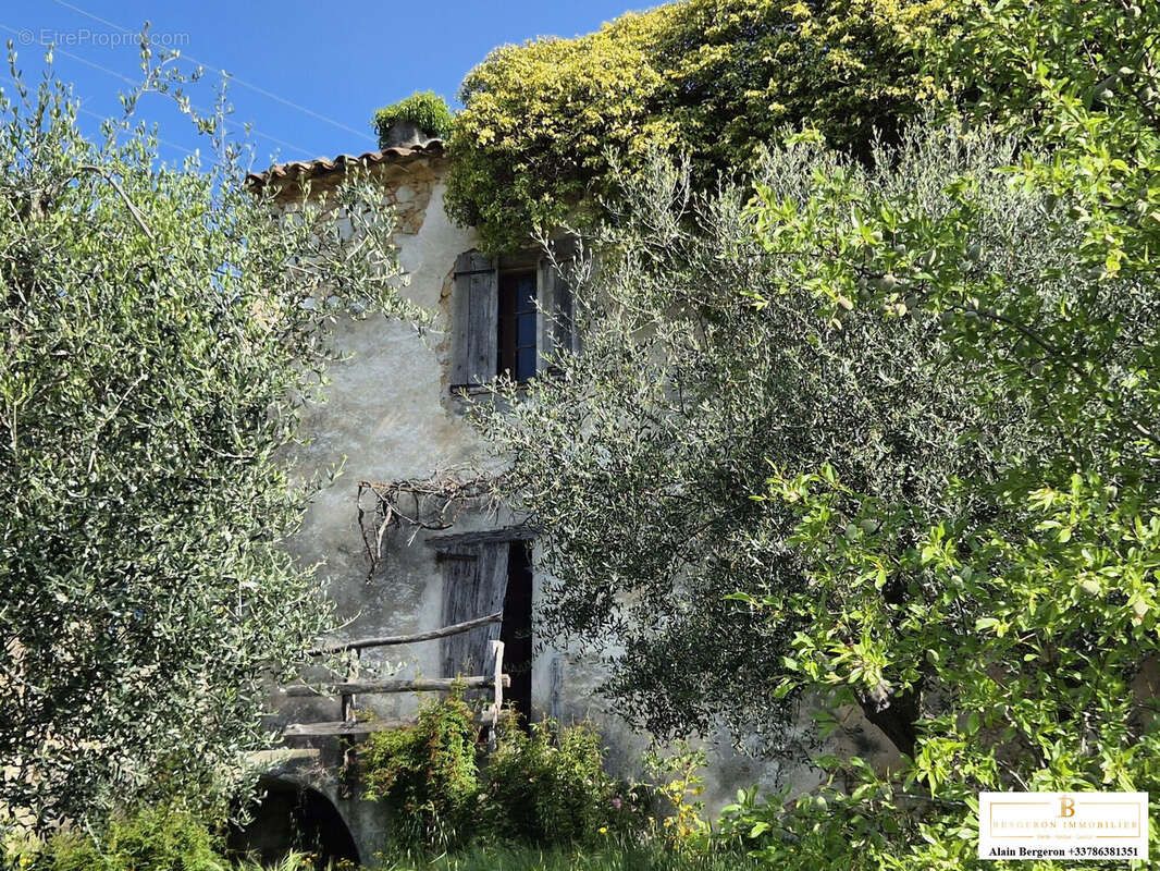 Maison à SAINT-CEZAIRE-SUR-SIAGNE