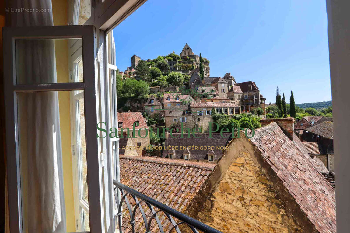 Maison à BEYNAC-ET-CAZENAC
