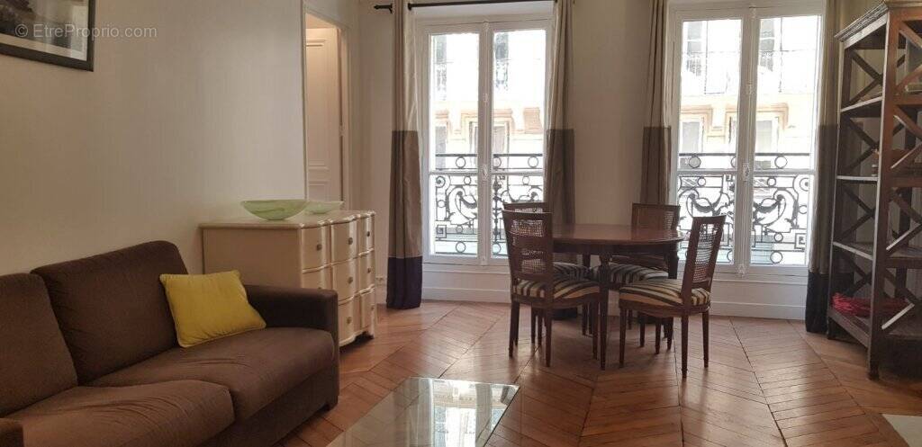 Appartement à PARIS-8E