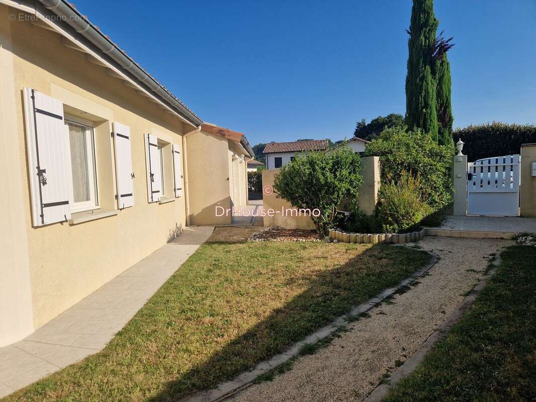 Maison 112 m² à Geyssans  - photo 4