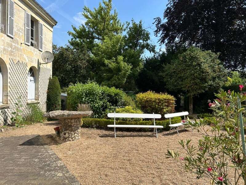 Maison à LA CHARTRE-SUR-LE-LOIR