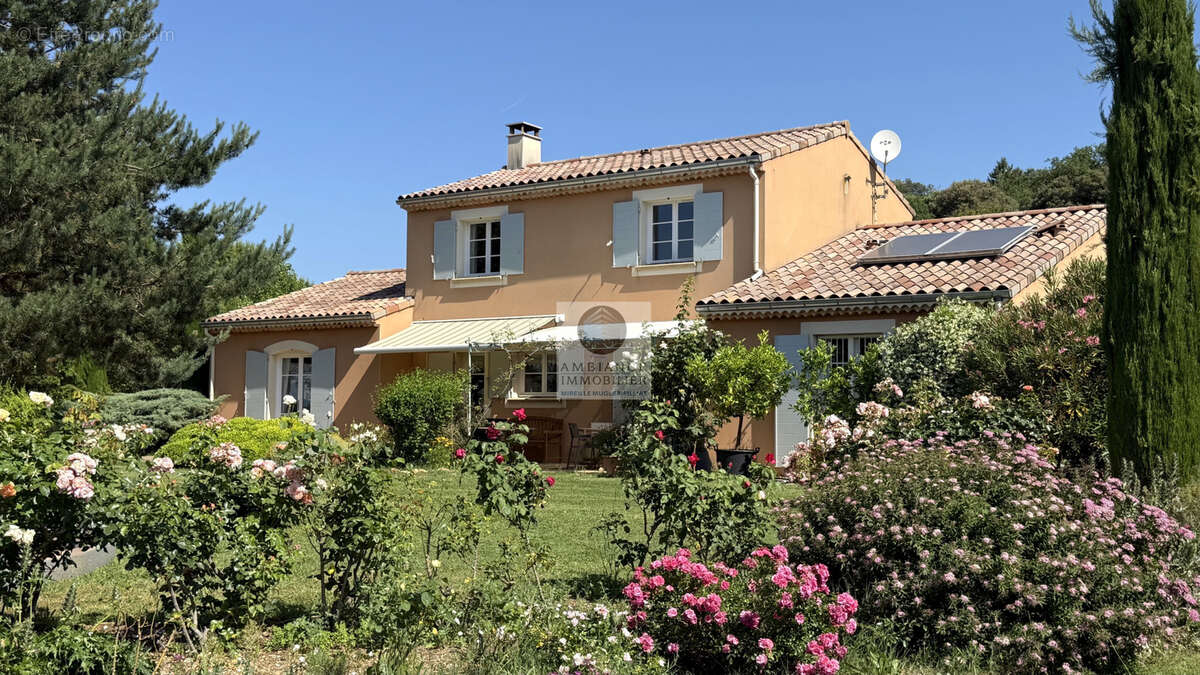 Maison à MONTELEGER