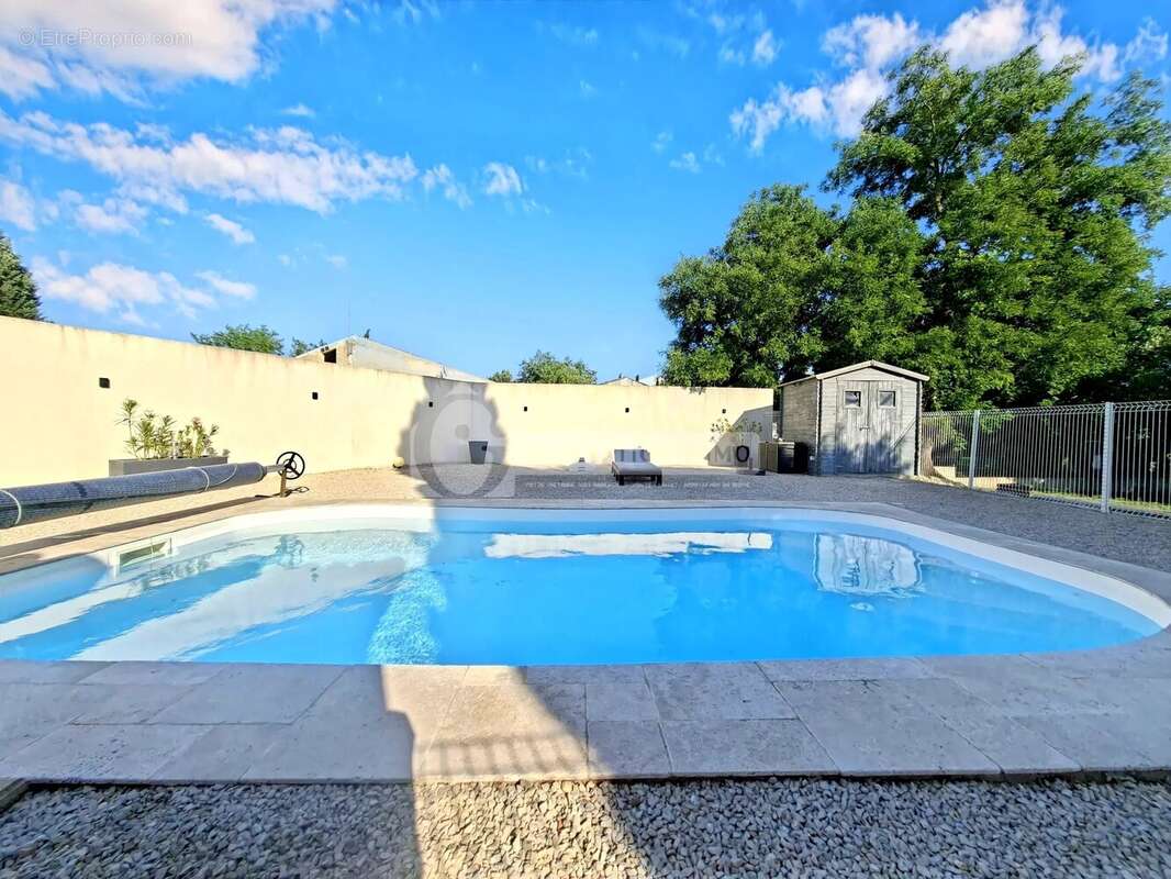 Villa de plain-pied avec piscine à Fontvieille - photo 4