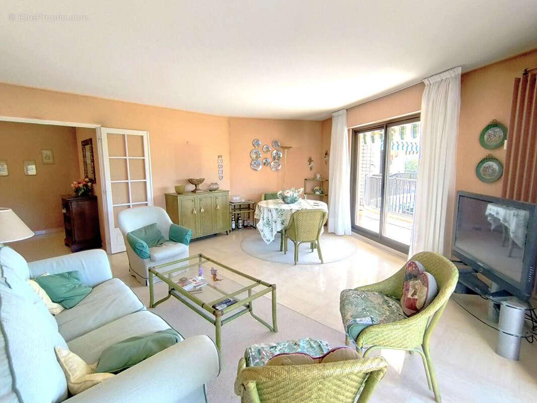 Appartement à MANDELIEU-LA-NAPOULE