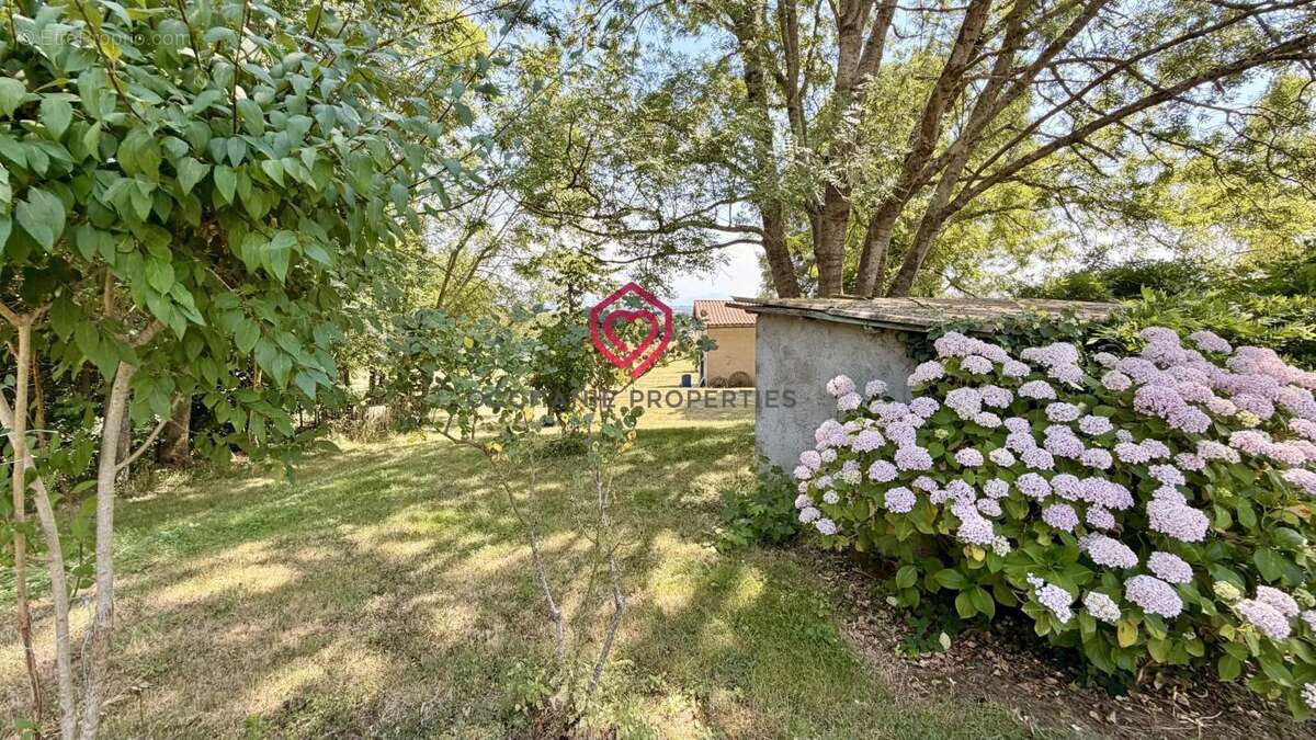 Propriété avec deux habitations et dépendances sur 1,3ha de terrain - photo 15