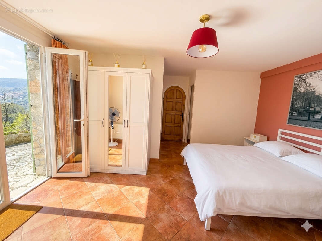 Maison à TOURRETTES-SUR-LOUP