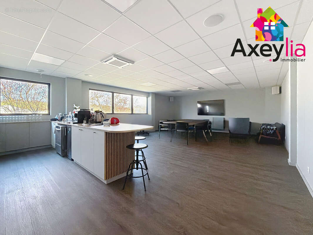 Commerce à LE COTEAU