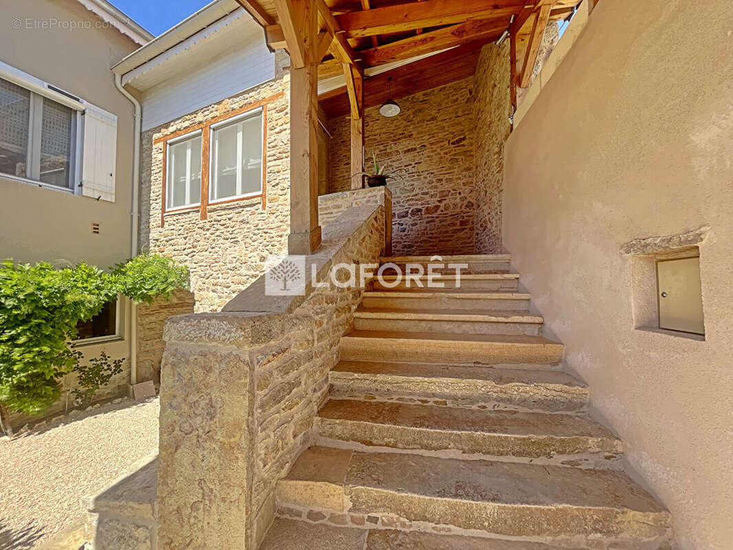 Maison à PIERRECLOS