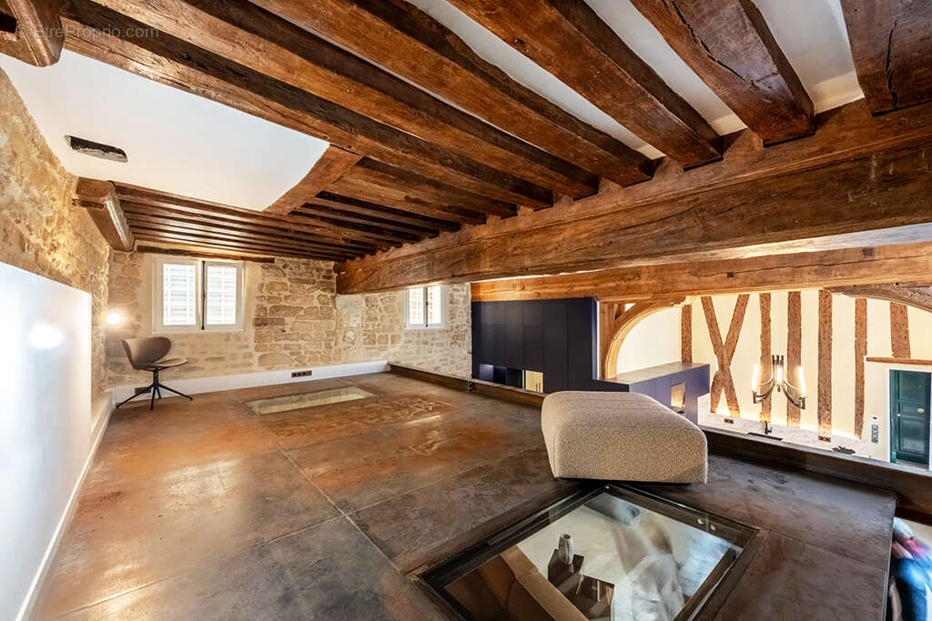 Appartement à PARIS-4E