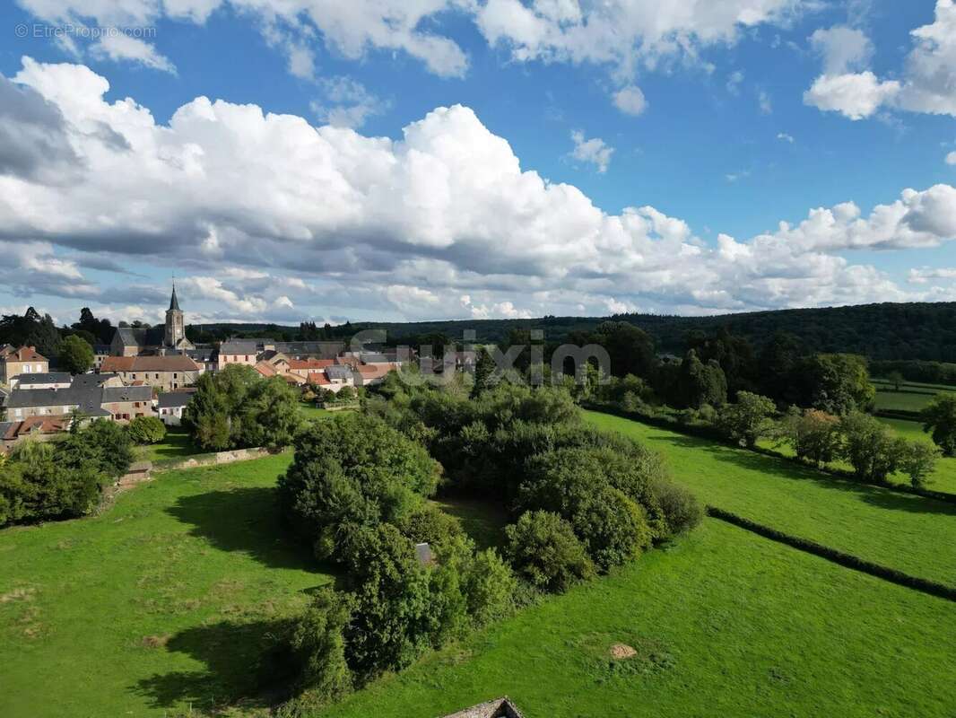 Terrain à QUARRE-LES-TOMBES