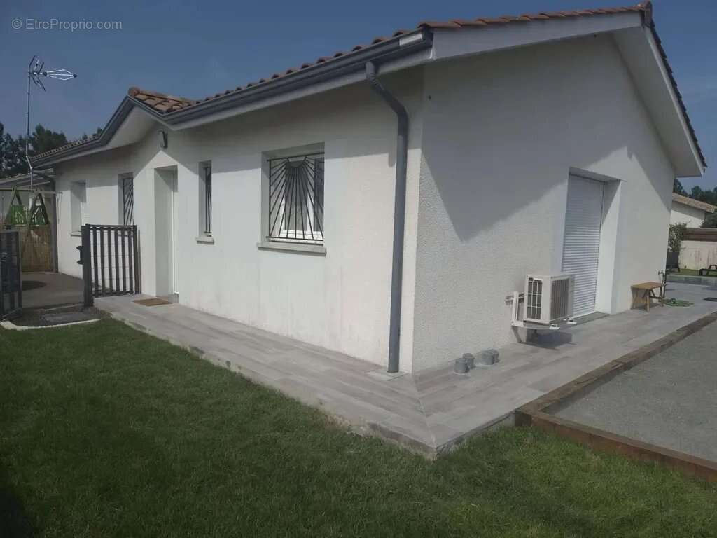 Maison à PARENTIS-EN-BORN