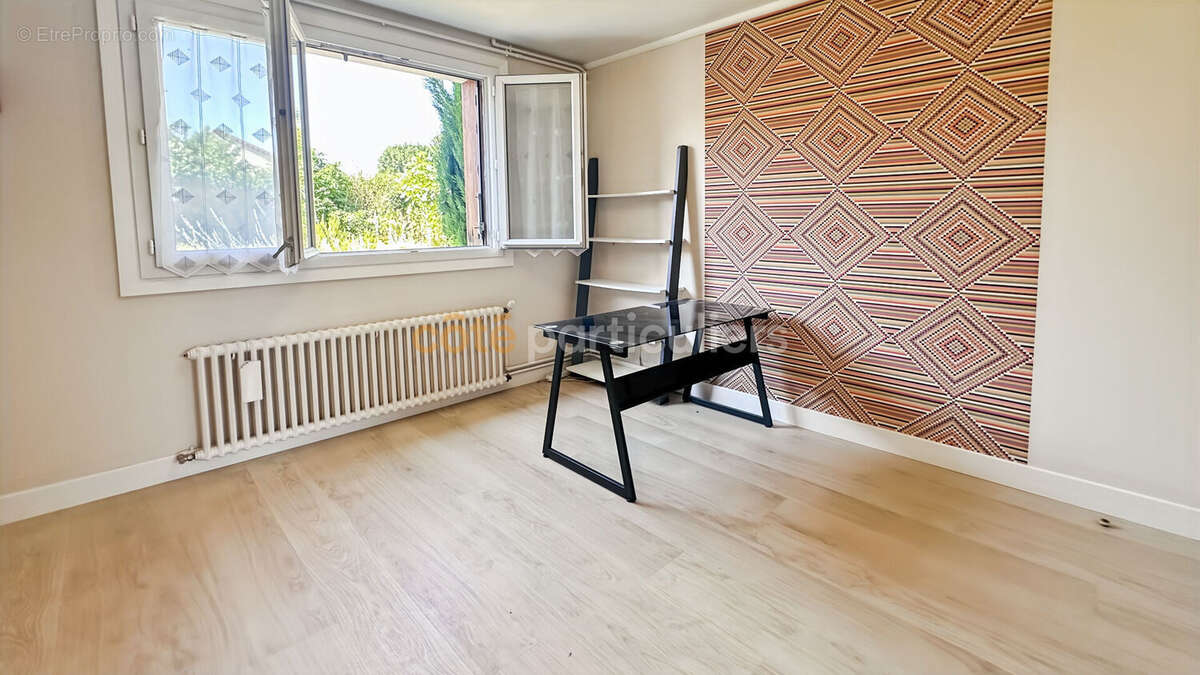 Vaste maison familiale de 185 m² avec jardin arboré et 6 chambres - photo 15