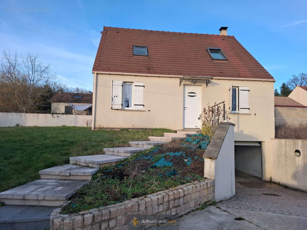 Maison à CRECY-LA-CHAPELLE
