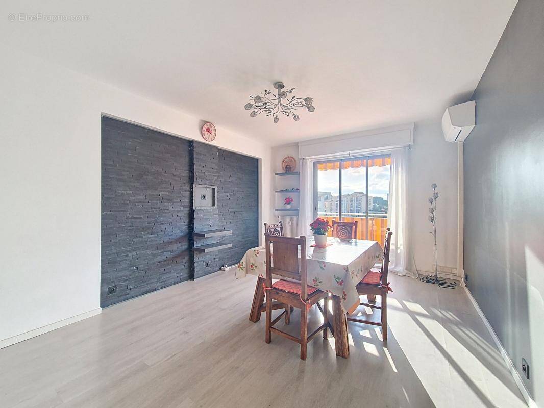 Appartement à LE CANNET