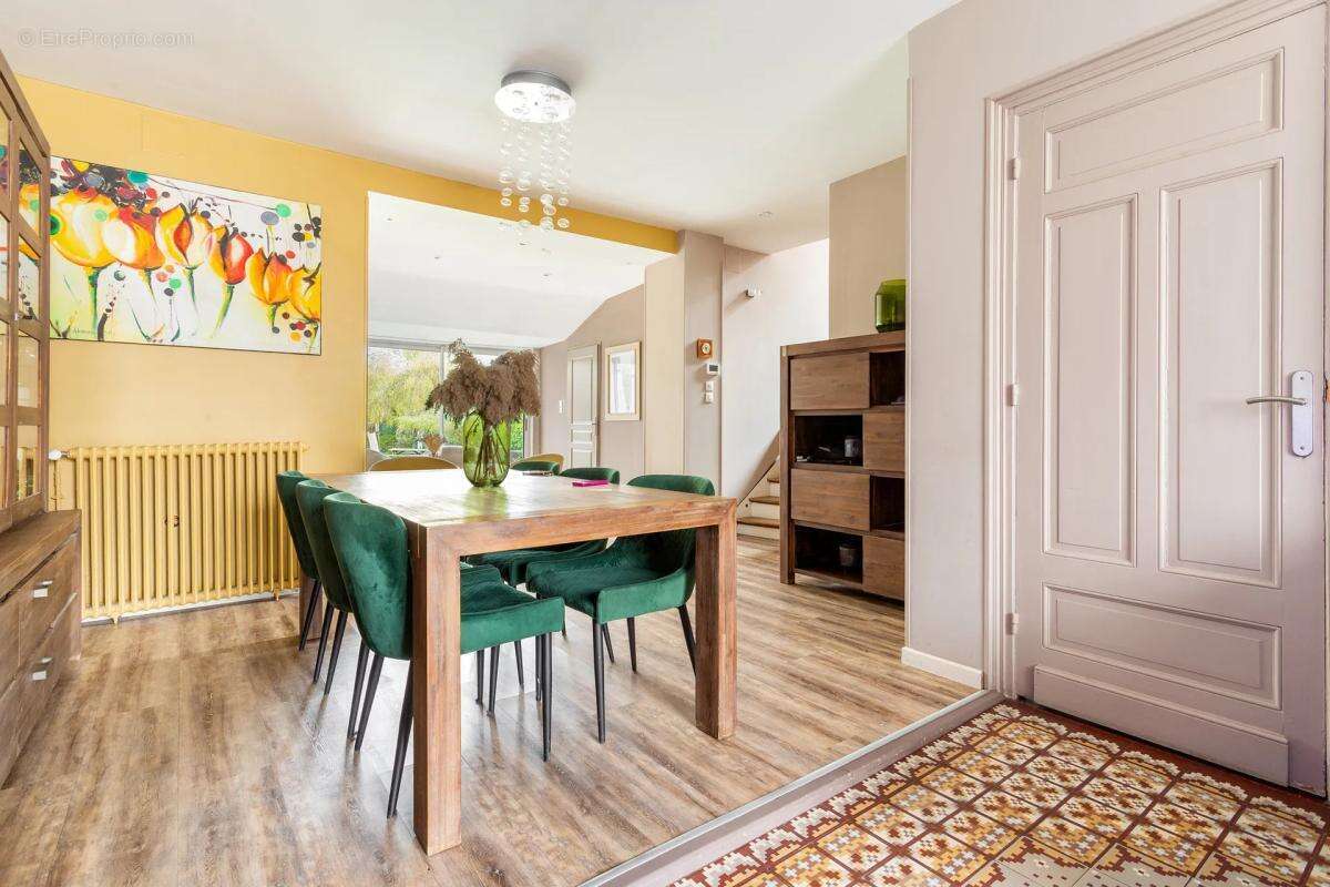 Maison à LA CHAPELLE-D'ARMENTIERES