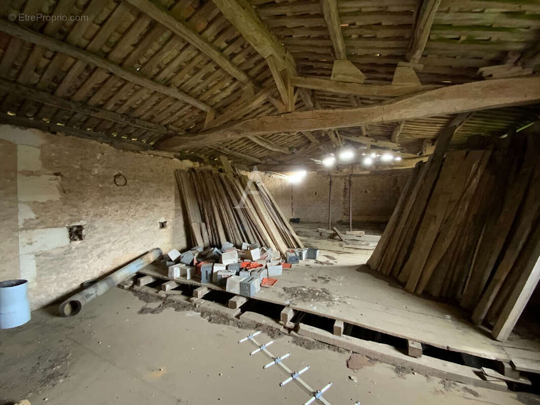 Maison à SAINT-GENIS-DE-SAINTONGE