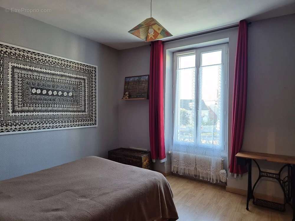 Maison à BEAUNE-LA-ROLANDE