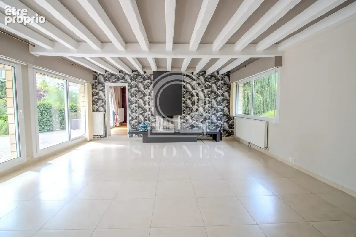 Photo Maison à Crespieres au prix de 899 000€
