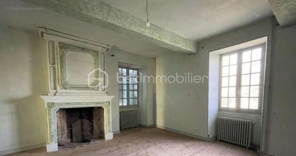 Maison à ANTONNE-ET-TRIGONANT