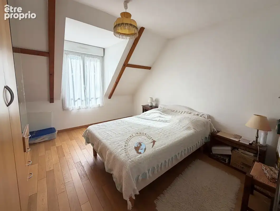 Très belle maison nichée dans la verdure, tout proche du centre. - photo 9