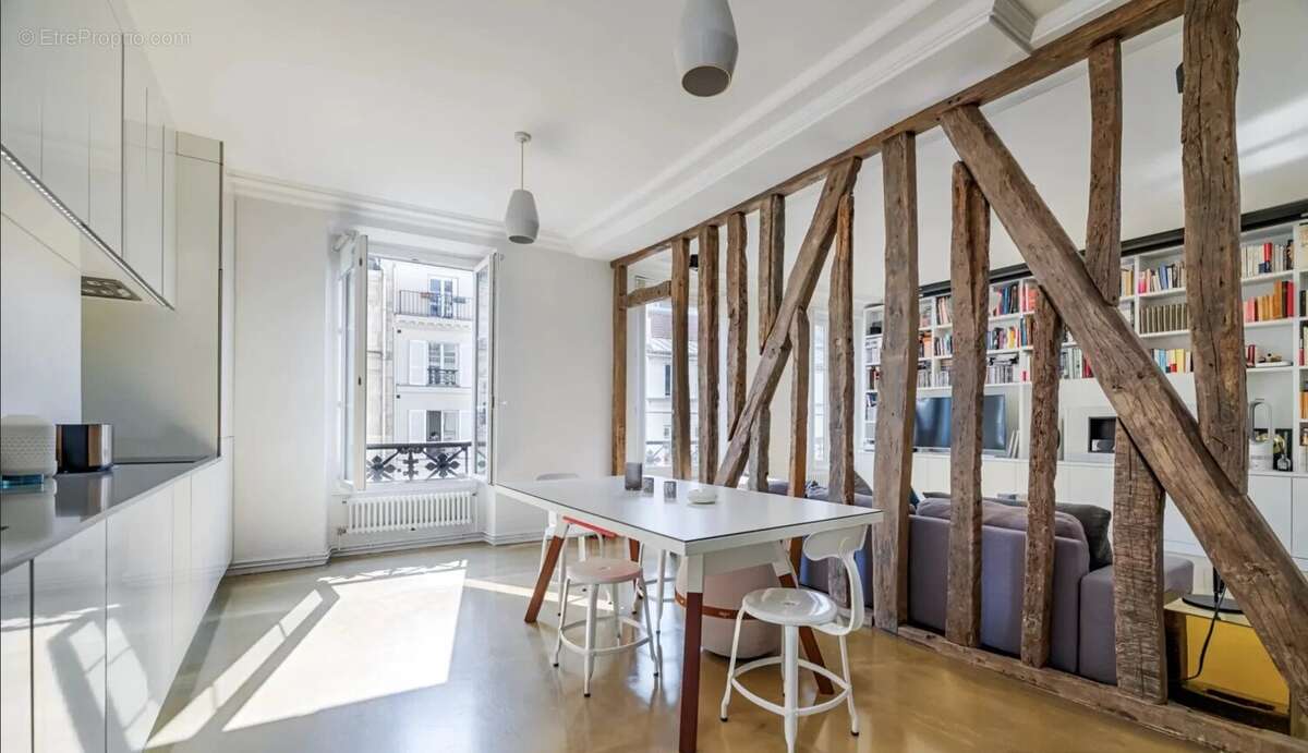 Appartement à PARIS-10E
