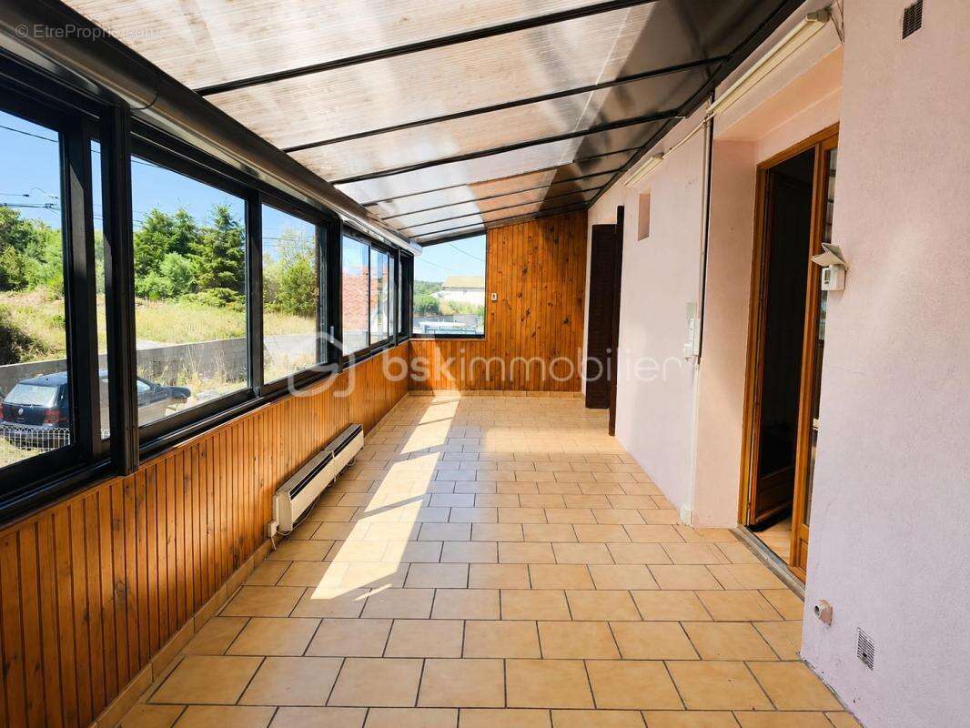 Maison avec jardin, sous-sol complet et fort potentiel à Boën-sur-Lignon - photo 4