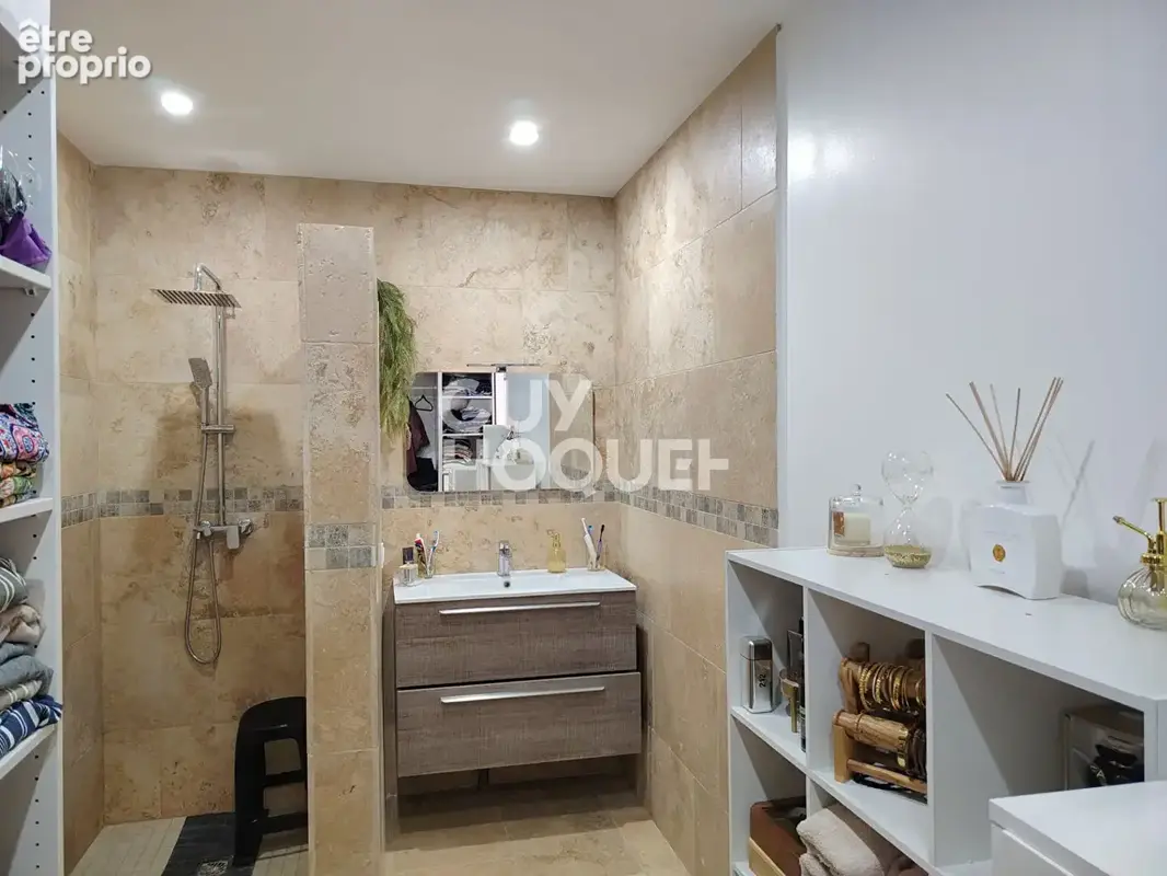 Carpentras - Maison R+1 - 279 m² (dont véranda 48 m²) - 5 chambres, 2 garages, Piscine et Forage - photo 14