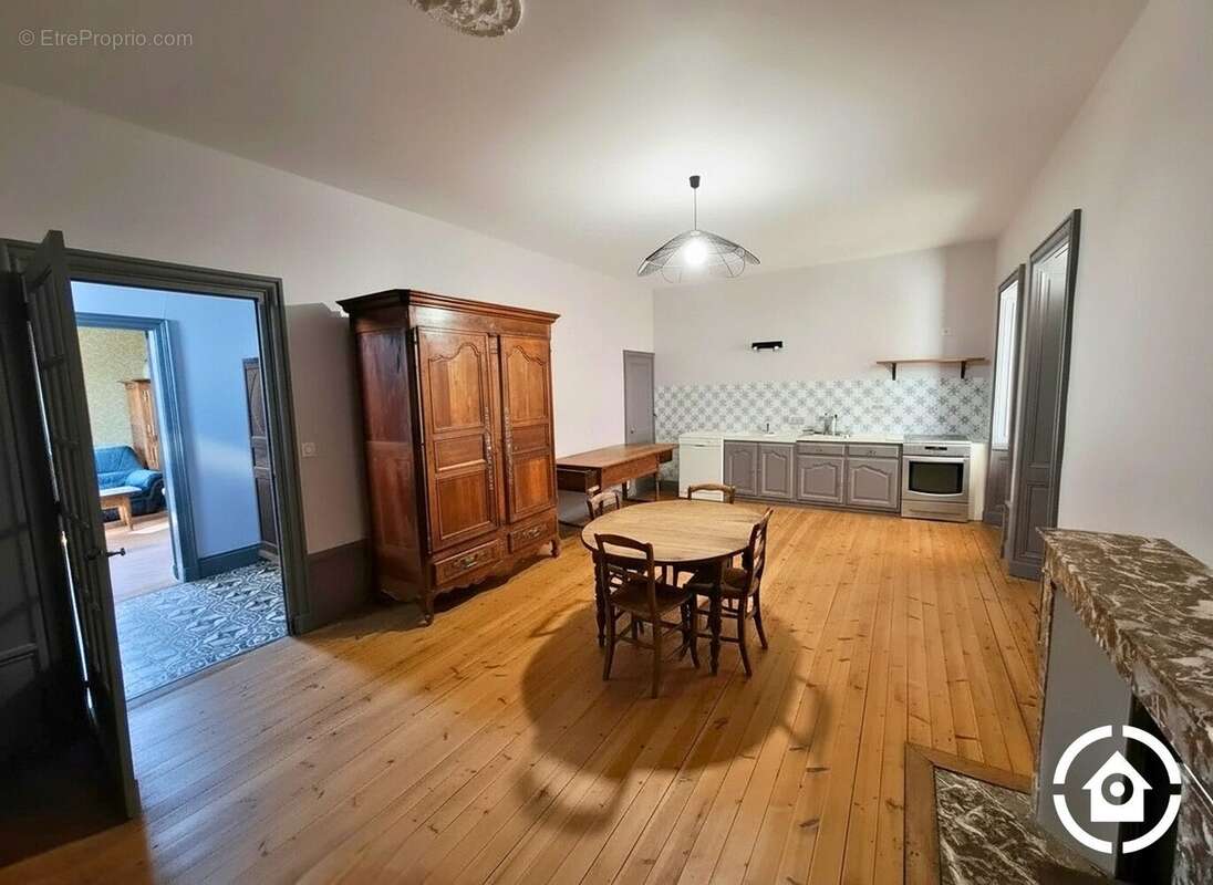 MAISON PRINCIPALE A RENOVER - Maison à CHERVES-RICHEMONT