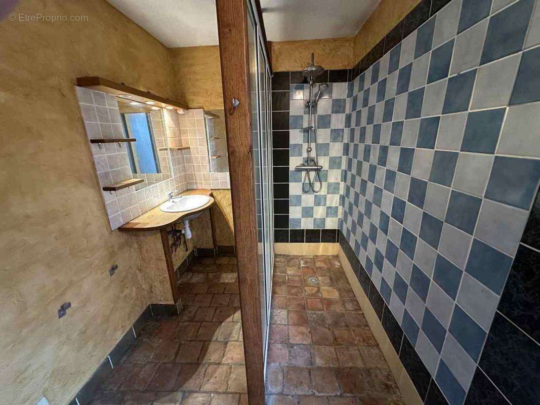 Maison à SAINT-COSME-EN-VAIRAIS