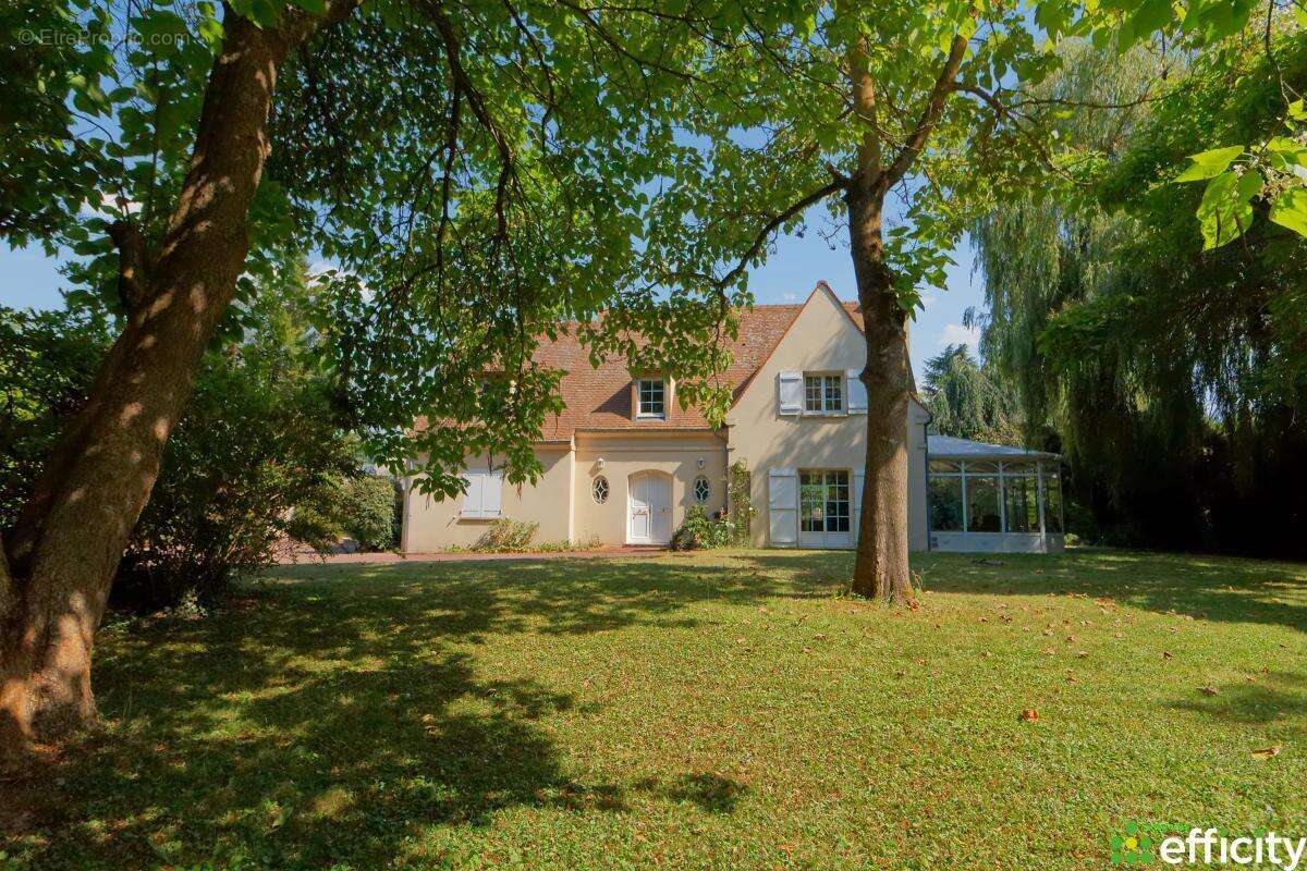 Maison 275 m² à Chaumontel  - photo 4