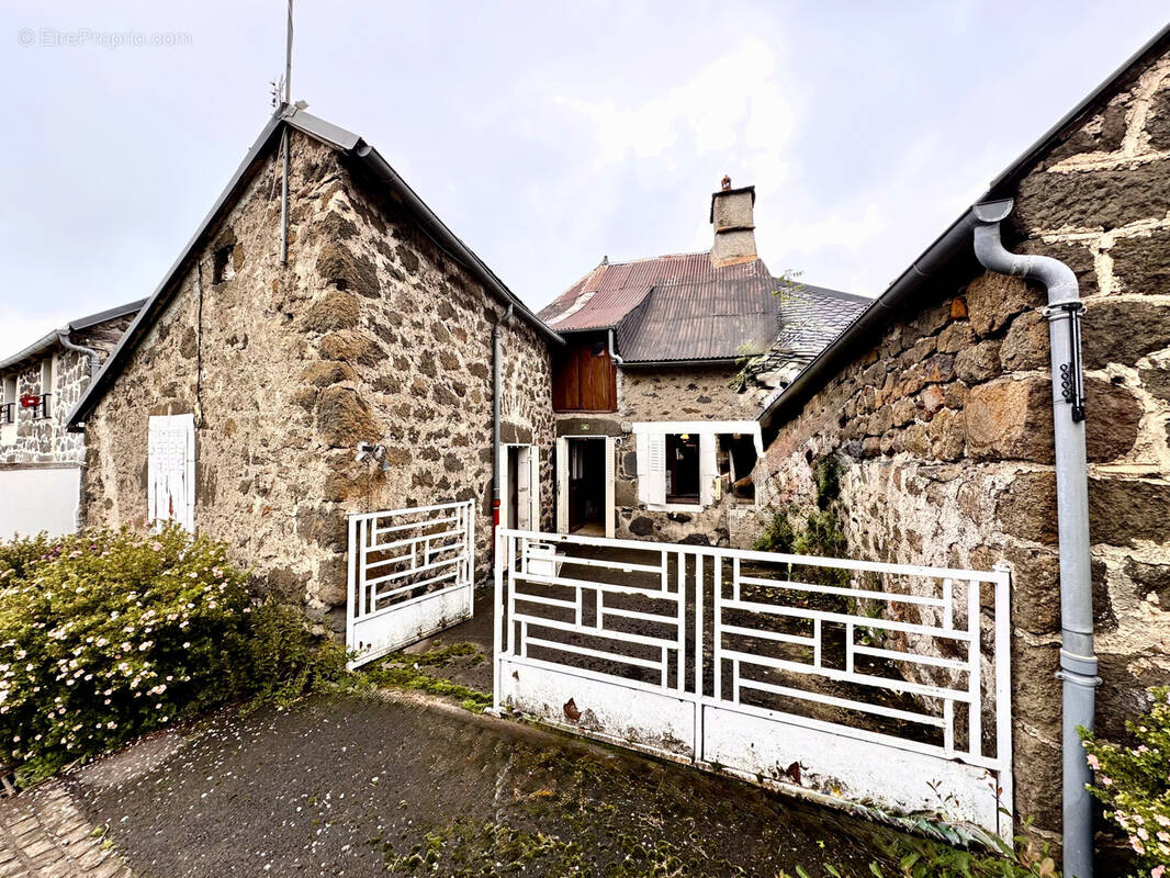 Maison à SEGUR-LES-VILLAS