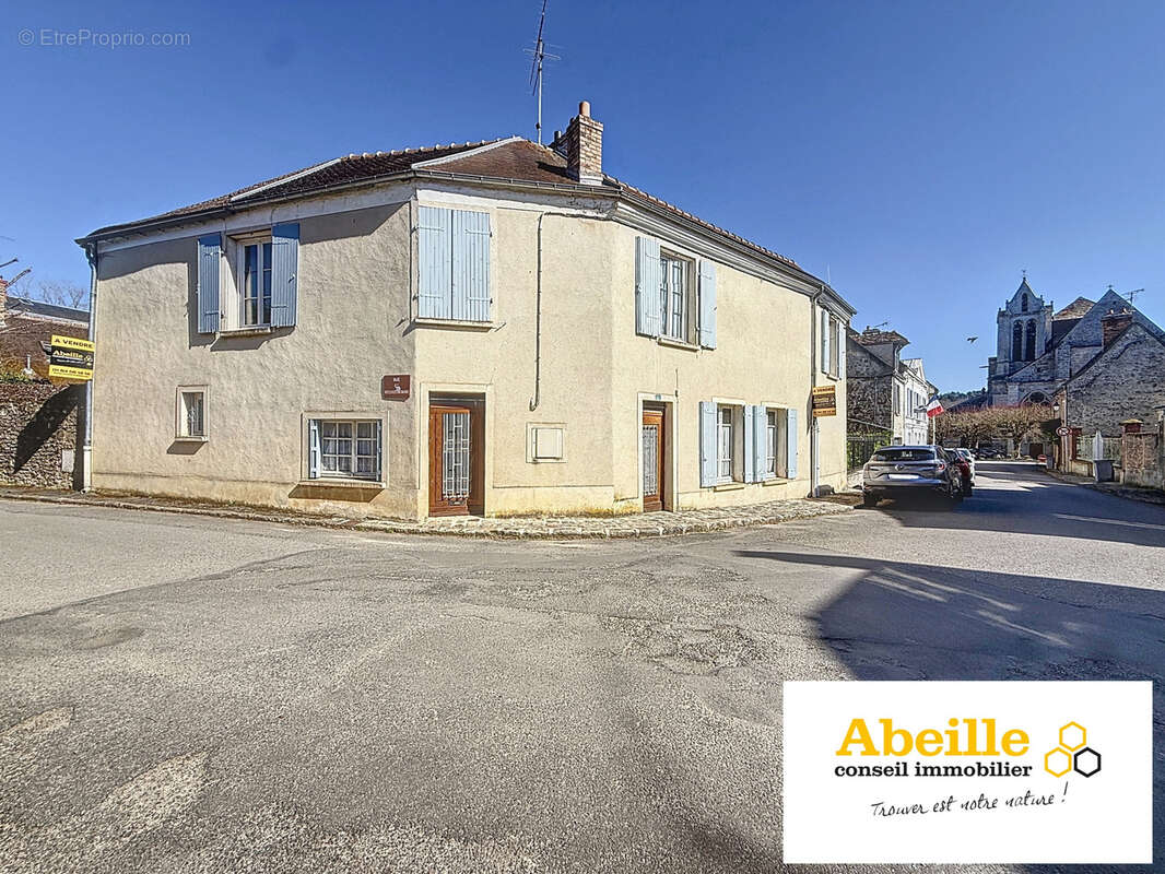 Maison à SAINT-SULPICE-DE-FAVIERES