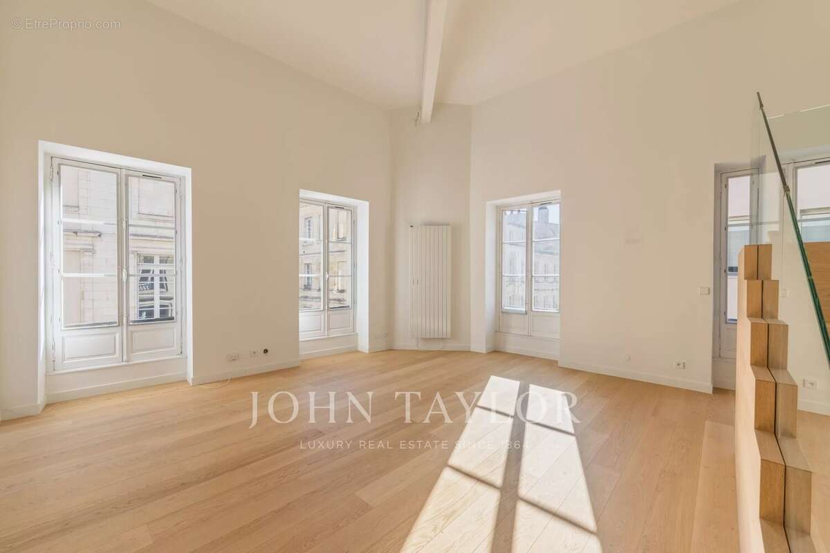 Appartement renove - trois pieces - triangle d'or - photo 4