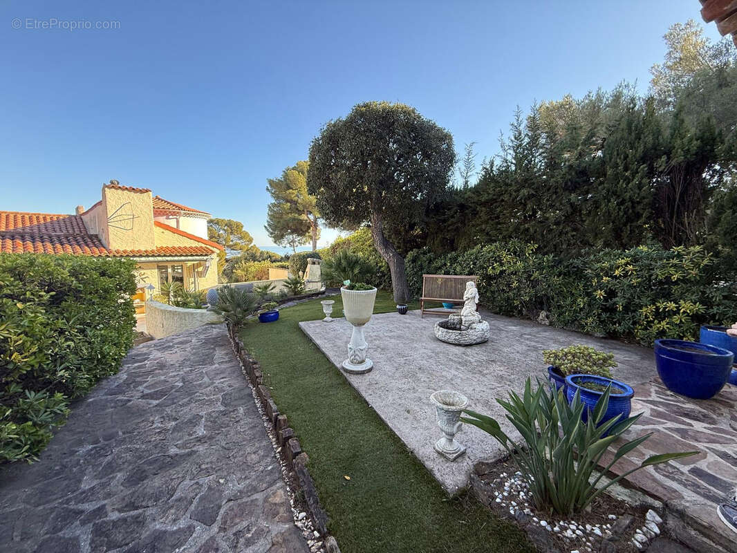 Appartement à ROQUEBRUNE-SUR-ARGENS