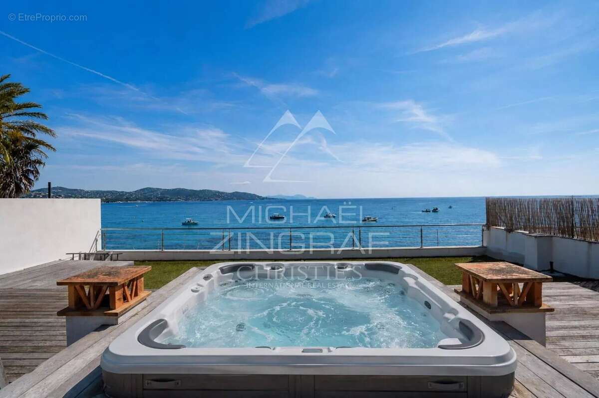 Villa pieds dans l'eau à Sainte-Maxime - photo 3
