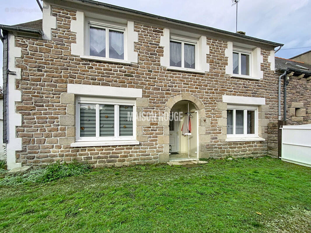 Maison à PLOUEZEC