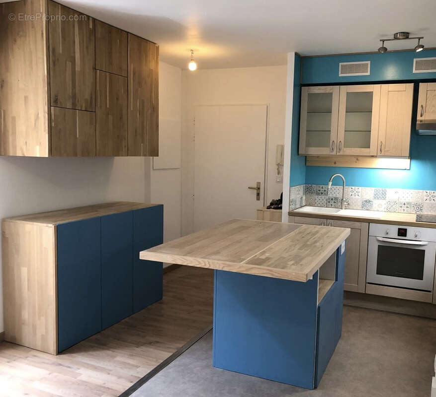 Laissez-vous séduire par ce superbe appartement entièrement rénové, où lumière, confort et qualité de vie se r - photo 5