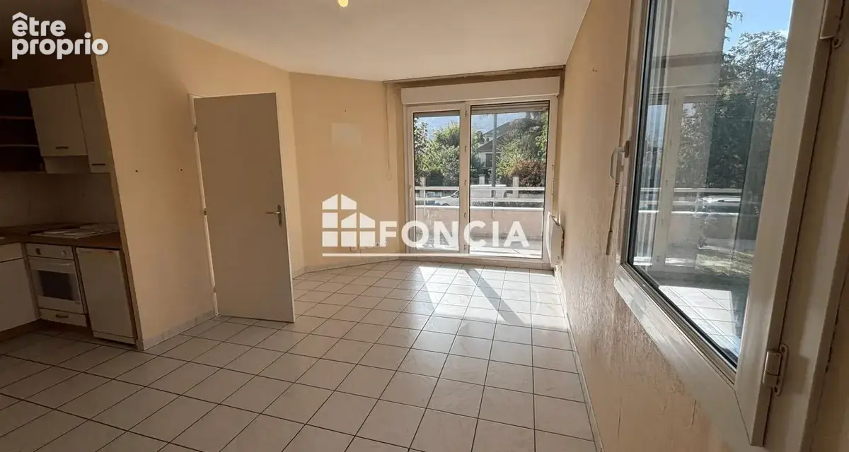 T2 avec BALCON - POSSIBILITE GARAGE dans résidence recherchée - photo 5