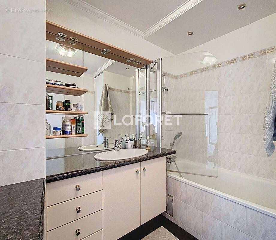 Appartement à VERNEUIL-SUR-SEINE