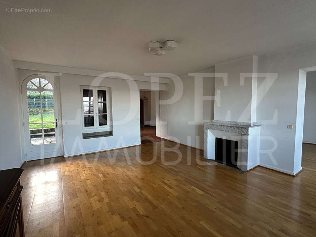 Maison à AIGUEFONDE