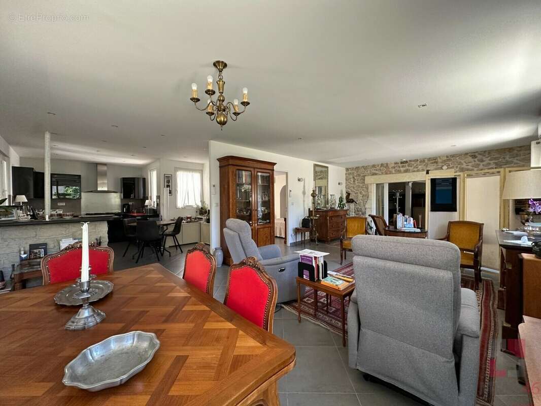 Maison 182 m² à Prayssac  - photo 3